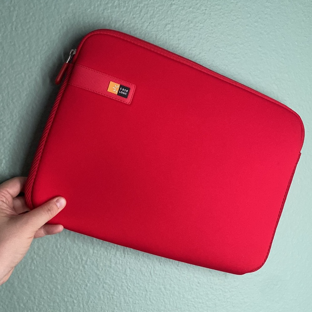 NWOT CASE LOGIC 14” tomato red neoprene laptop zipper pouch - perfect never used